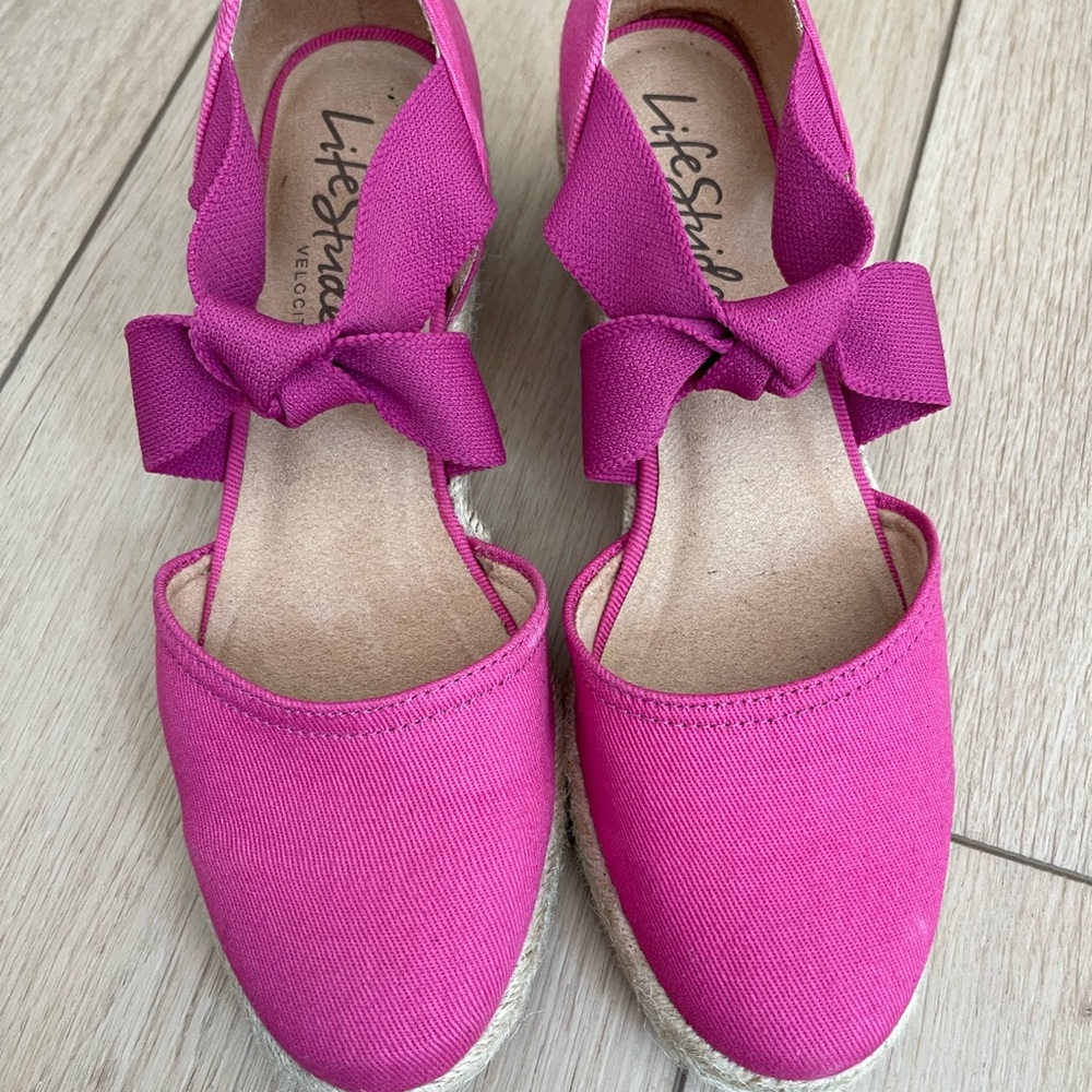 Lifestride 8.5 wedge shoes
Regular width
New no tag or box - Picture 5 of 5